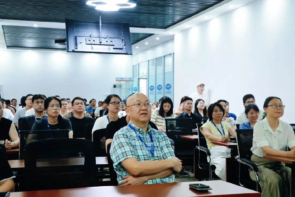 科技繪夢 同守和平 ——觀閱兵盛典勵全體同事